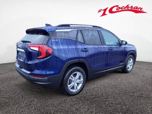 Certified 2022 GMC Terrain SLE w/ Driver Convenience Package image 2