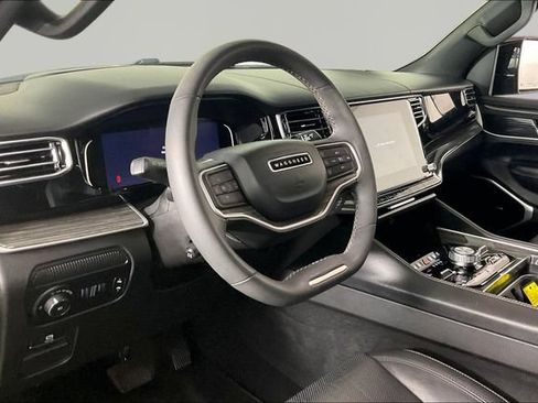 Used 2022 Jeep Wagoneer Series III w/ Premium Group I AWD/4WD image 15