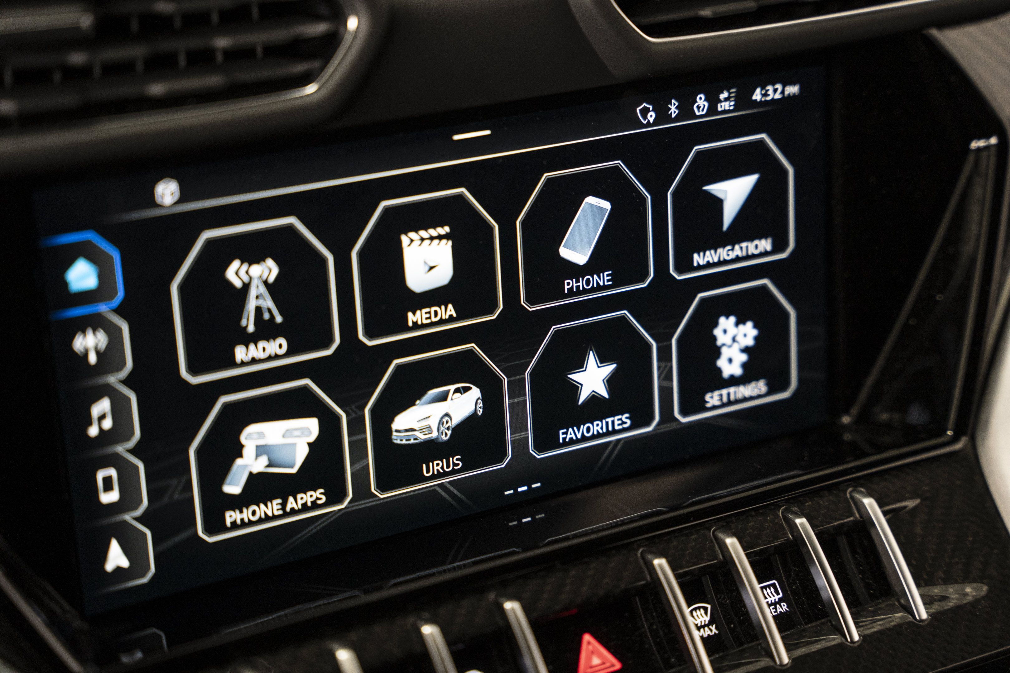 Used 2022 Lamborghini Urus AWD/4WD image 45