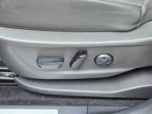 Used 2024 Nissan Ariya AWD image 23