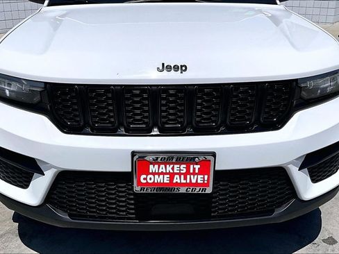 Certified 2024 Jeep Grand Cherokee Altitude AWD/4WD image 29