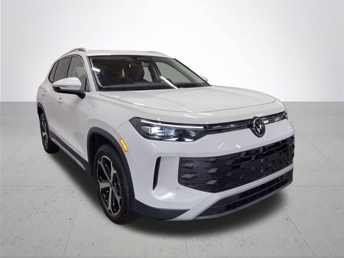 New 2025 Volkswagen Tiguan SE image 4