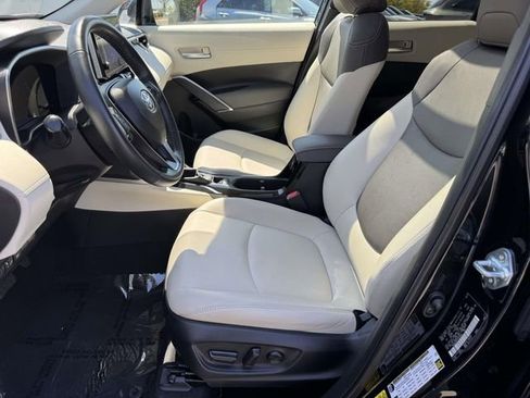 Used 2024 Toyota Corolla Cross XLE w/ Convenience Package image 12