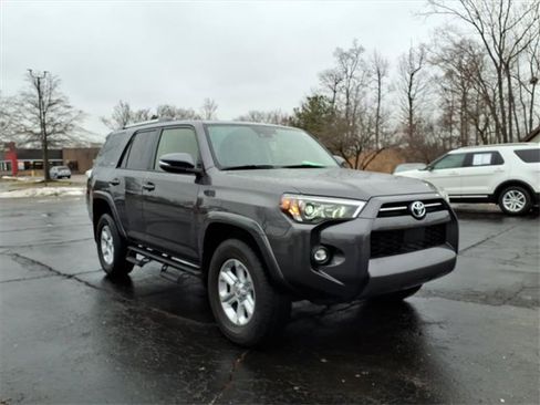 Used 2023 Toyota 4Runner SR5 Premium image 3