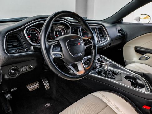 Used 2016 Dodge Challenger SXT Plus image 19