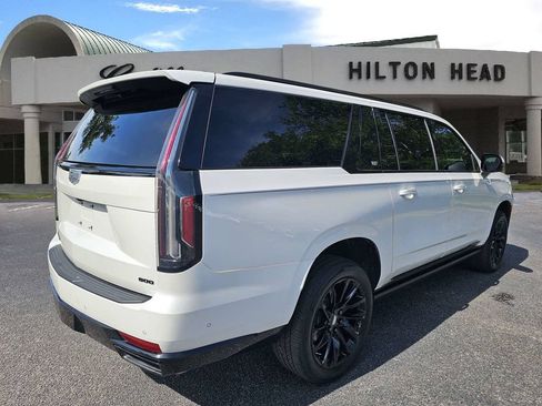 Used 2023 Cadillac Escalade ESV Sport w/ LPO, ONYX Package AWD/4WD image 6