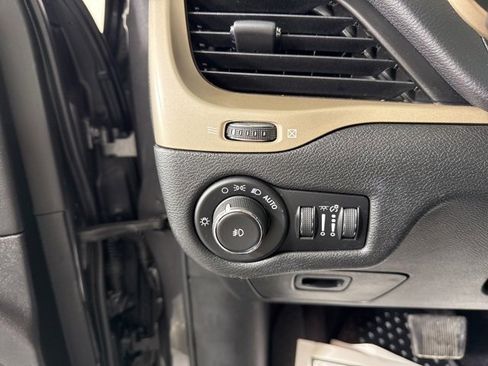 Used 2018 Jeep Cherokee Latitude image 28