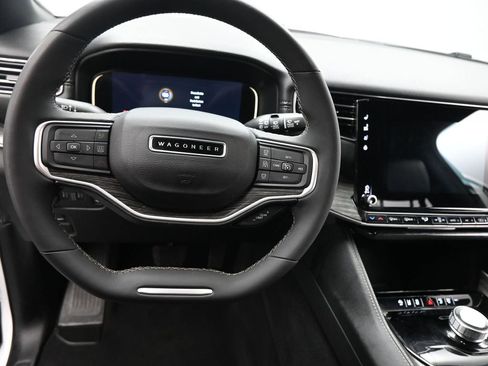 Used 2024 Jeep Wagoneer L Series II image 13