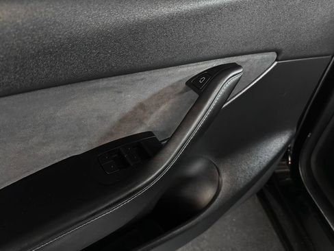 Used 2022 Tesla Model Y Performance AWD/4WD image 13