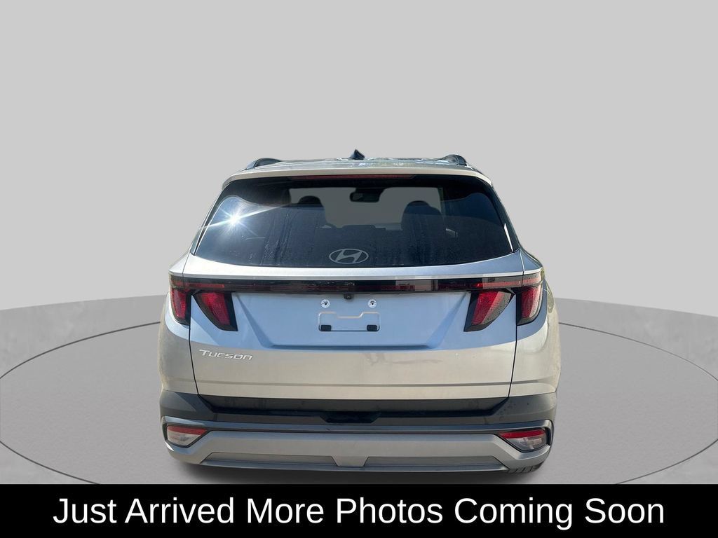 Used 2025 Hyundai Tucson SEL FWD image 2