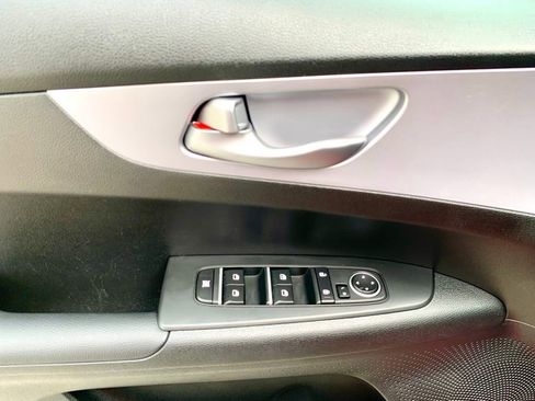 Used 2024 Kia Forte LXS w/ LXS Technology Package image 12