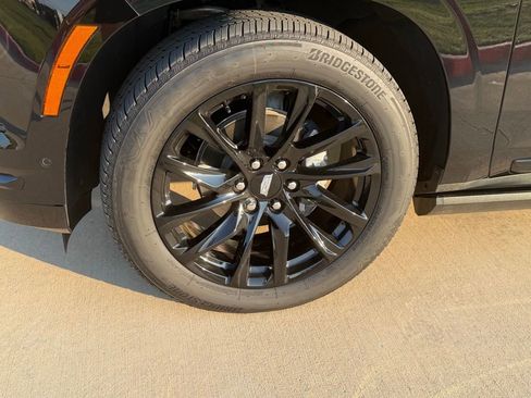 Used 2025 Cadillac Escalade ESV Sport w/ Touring Package AWD/4WD image 7