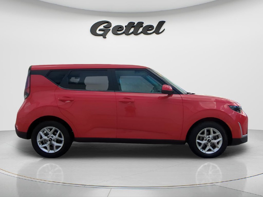 Used 2024 Kia Soul LX w/ Option Group 015 FWD image 4