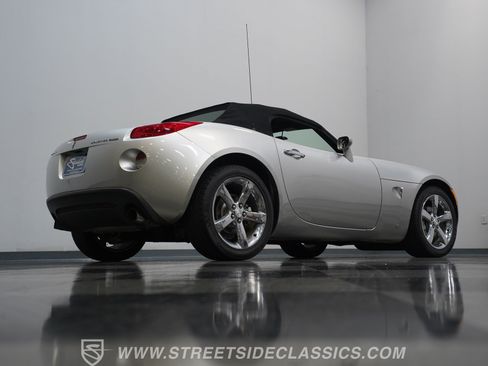 Used 2007 Pontiac Solstice GXP w/ Premium Package RWD image 26