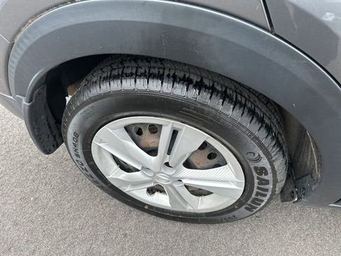 Used 2019 Nissan Kicks S FWD image 10