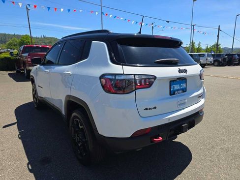 Used 2023 Jeep Compass Trailhawk w/ Trailhawk Convenience Group AWD/4WD image 3