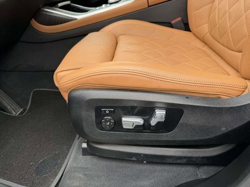 Used 2024 BMW X7 xDrive40i w/ Parking Assistance Package AWD/4WD image 19