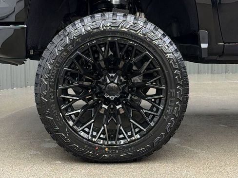 Used 2025 Chevrolet Silverado 1500 LT Trail Boss w/ Convenience Package II AWD/4WD image 10