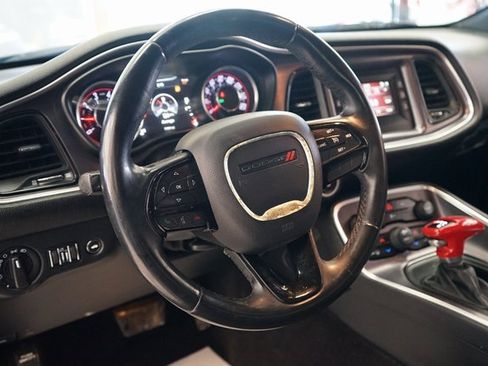 Used 2016 Dodge Challenger SXT image 22