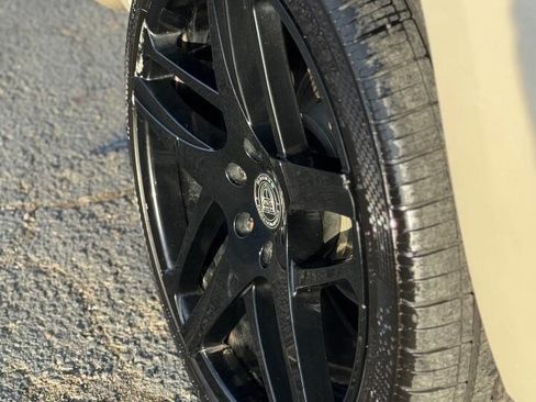 Used 2013 Chevrolet Avalanche LTZ image 20