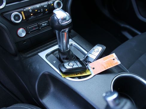 Used 2019 Ford Mustang Coupe image 6