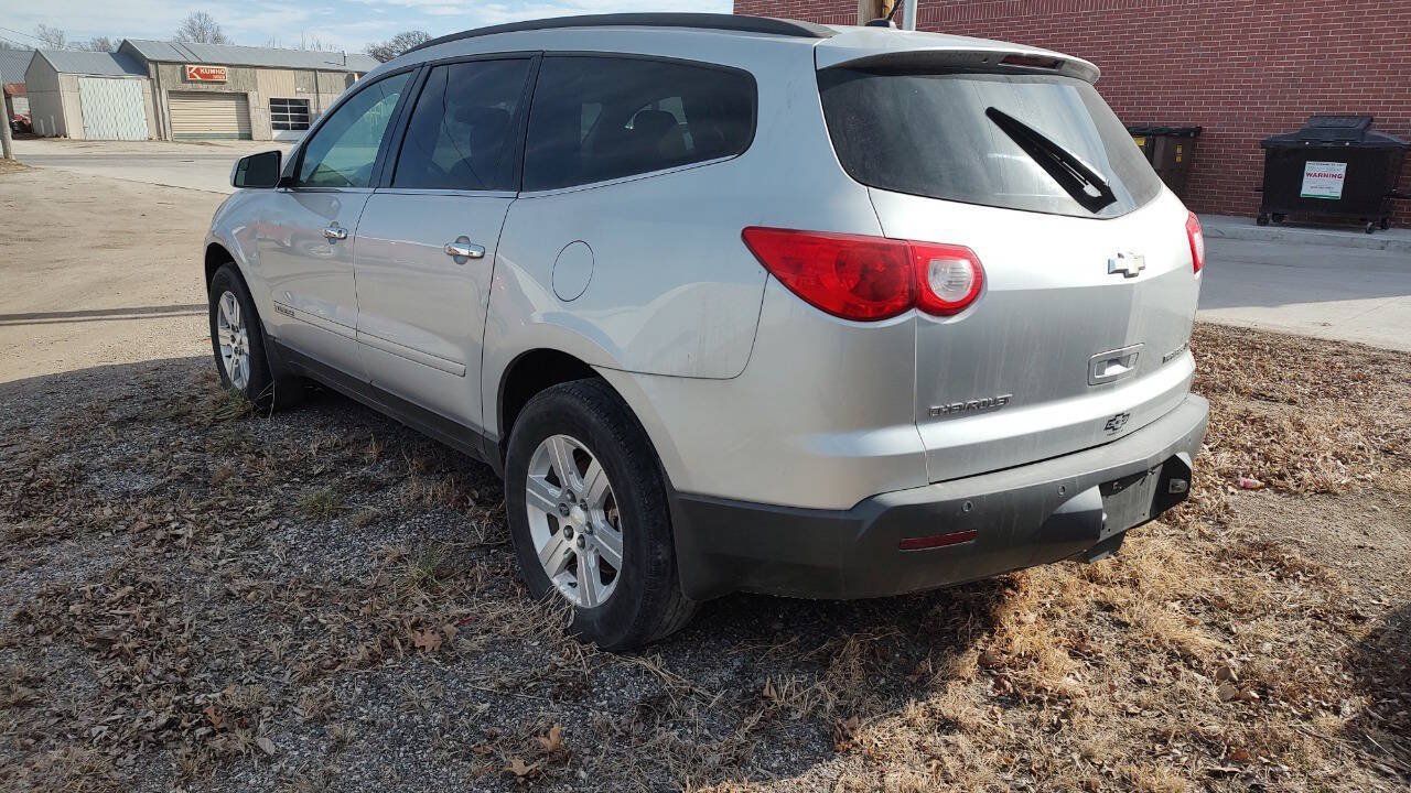 Used 2009 Chevrolet Traverse LT FWD image 3