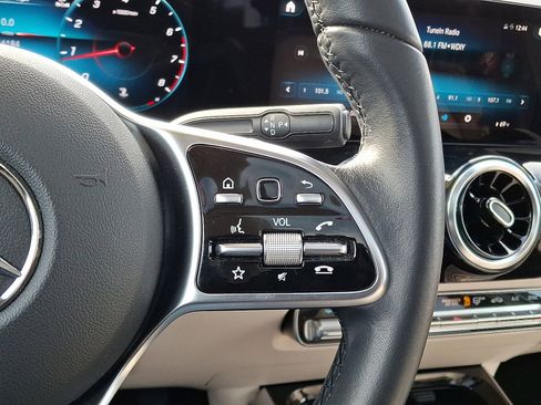 Used 2023 Mercedes-Benz GLA 250 4MATIC image 23