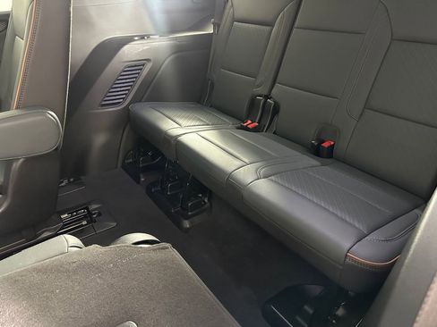 Used 2025 GMC Yukon AT4 w/ AT4 Premium Package image 28