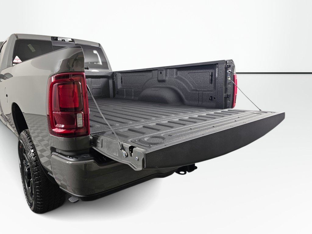 New 2026 RAM 2500 Laramie AWD/4WD image 17