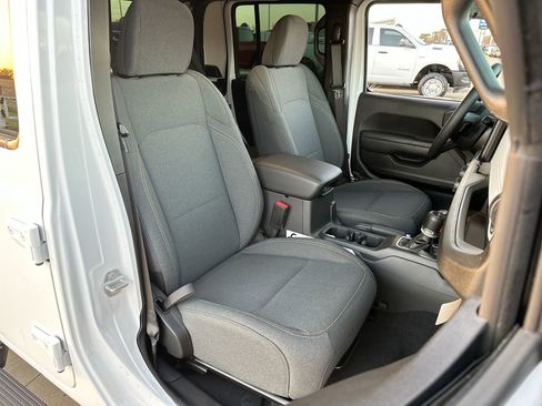 New 2025 Jeep Gladiator Sport image 23