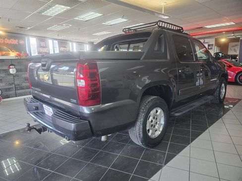 Used 2011 Chevrolet Avalanche LS image 4