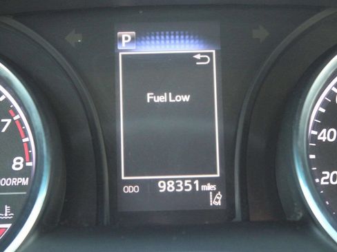 Used 2018 Toyota Camry LE image 23