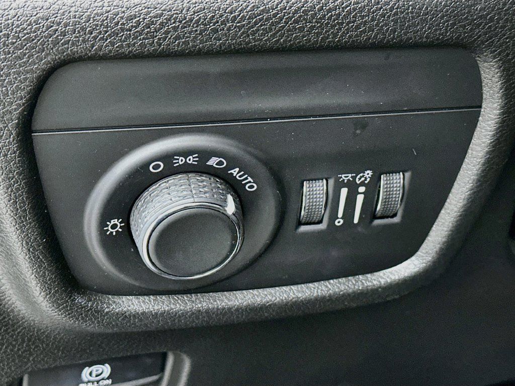Used 2023 Jeep Grand Cherokee L Laredo w/ Luxury Tech Group I AWD/4WD image 15