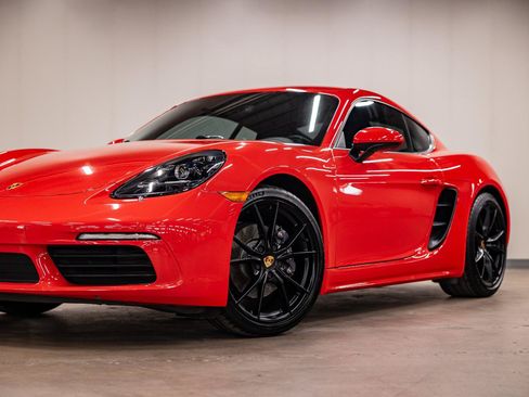 Used 2022 Porsche 718 Cayman RWD image 23