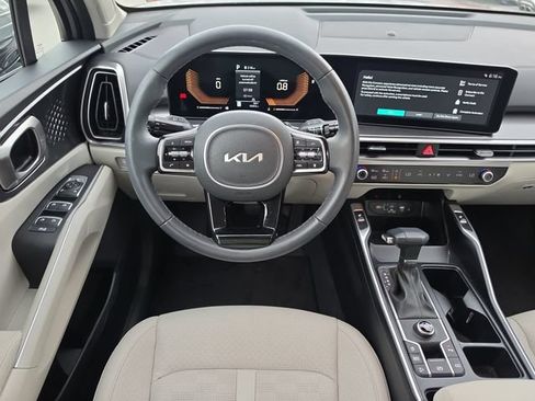 Certified 2025 Kia Sorento S FWD image 8