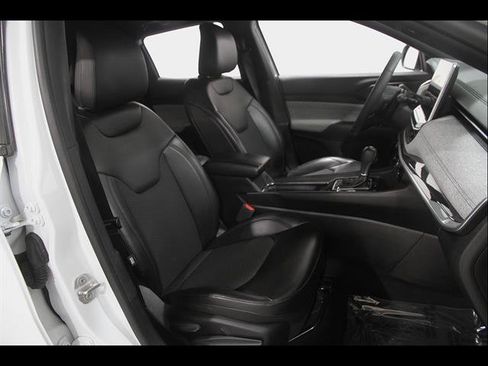 Used 2023 Jeep Compass Latitude w/ Convenience Group AWD/4WD image 17