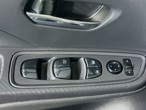 Used 2024 Nissan Versa SV w/ Trunk Package image 24