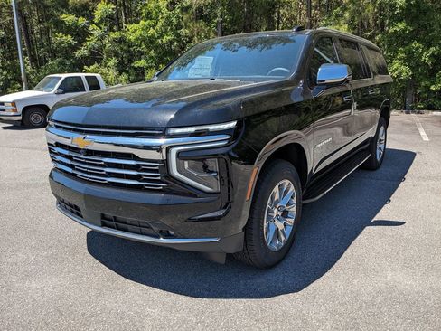 New 2025 Chevrolet Suburban Premier image 8