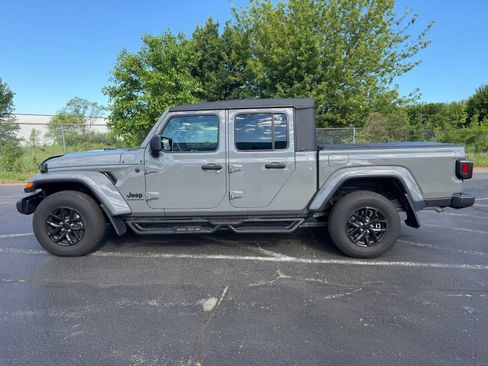 Used 2023 Jeep Gladiator Sport AWD/4WD image 10