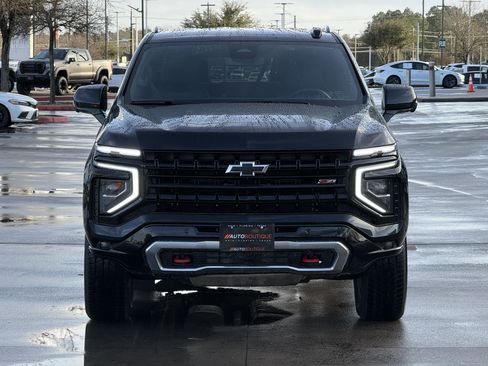 Used 2025 Chevrolet Suburban Z71 image 9