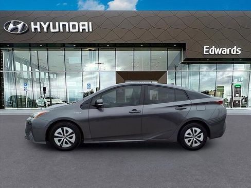 Used 2017 Toyota Prius Four image 3