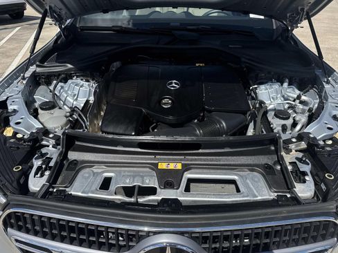 Used 2023 Mercedes-Benz GLC 300 image 9