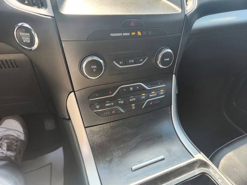 Used 2019 Ford Edge SEL w/ Equipment Group 201A FWD image 18