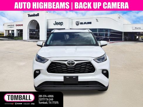 Used 2023 Toyota Highlander XLE image 2