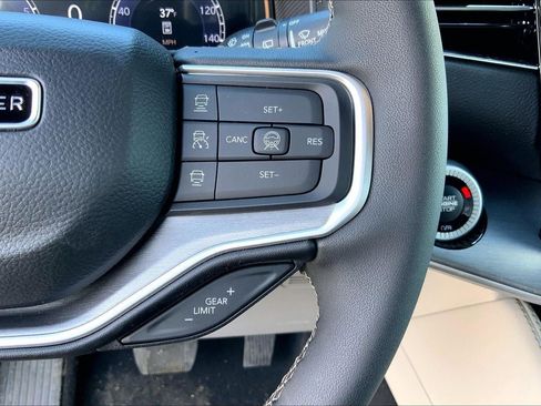 New 2026 Jeep Grand Wagoneer L 4WD w/ Premium Group I image 16