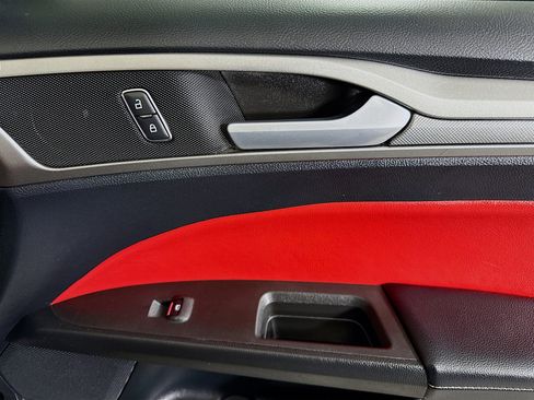 Used 2020 Ford Fusion SE image 31