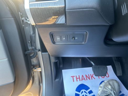 Used 2017 Land Rover Range Rover Sport HSE image 12