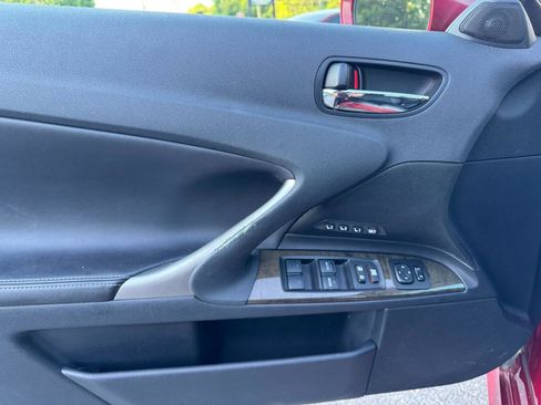Used 2011 Lexus IS 250C w/ Luxury Pkg RWD image 19