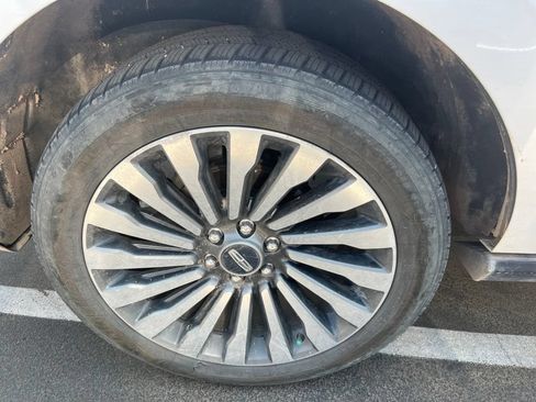 Used 2019 Lincoln Navigator Reserve AWD/4WD image 7