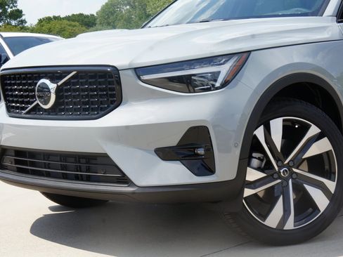 New 2026 Volvo XC40 B5 Ultra w/ Protection Package Premier image 6